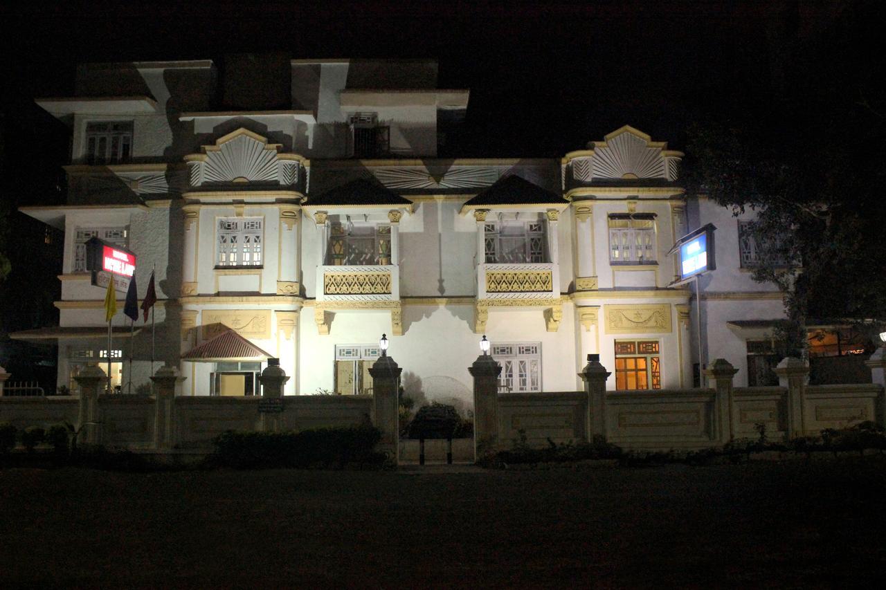 Hotel Homeland Pune Exteriör bild
